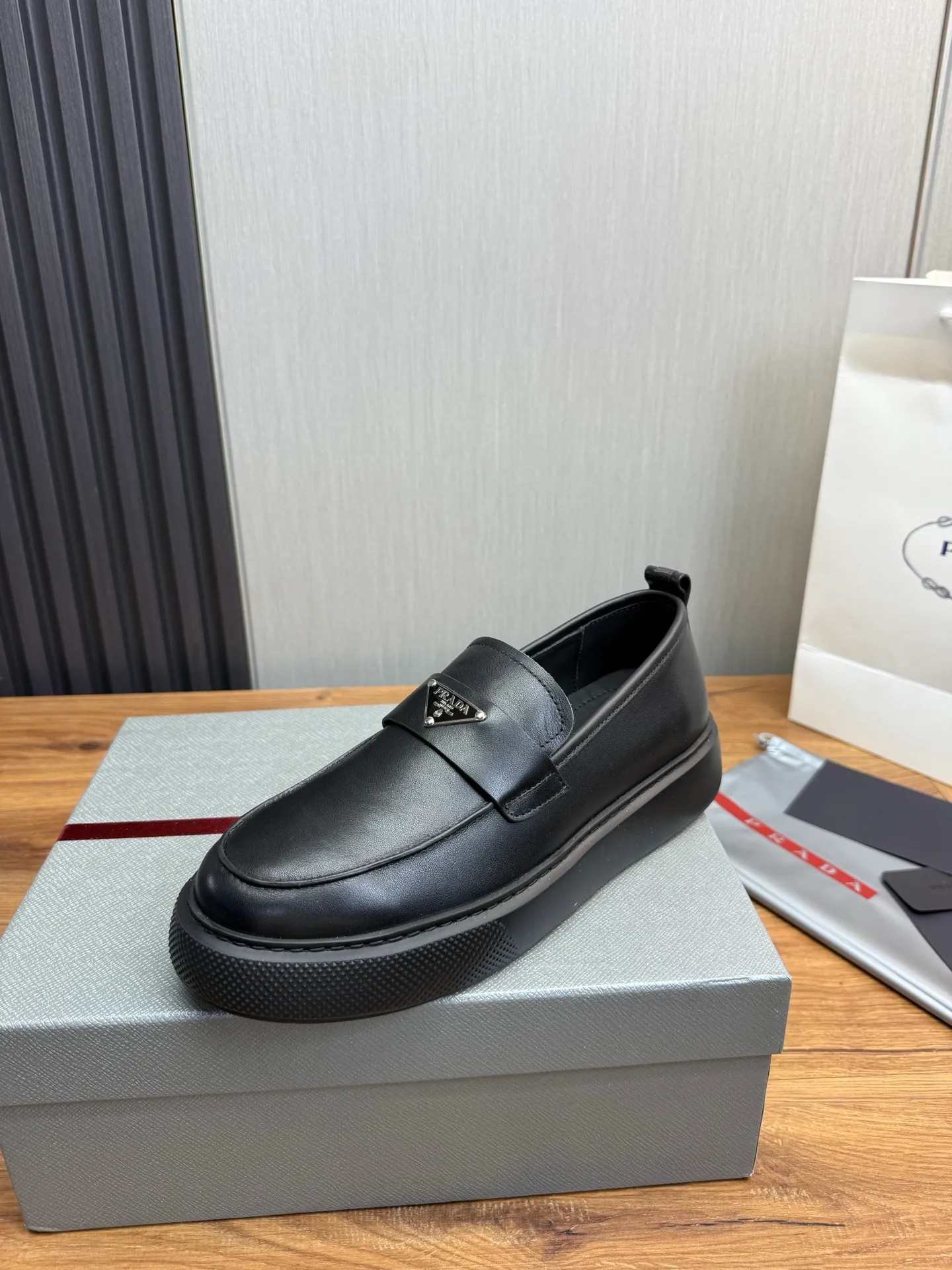 Factory price 580💰 [PRADA] Men's shoes are popular in the counter, official website is synchronized, 1 high-quality shipment ✔️Original cowhide + cowhide lining, 1🆚1 replica, original sole, 38-45 (45 customized, non-refundable)